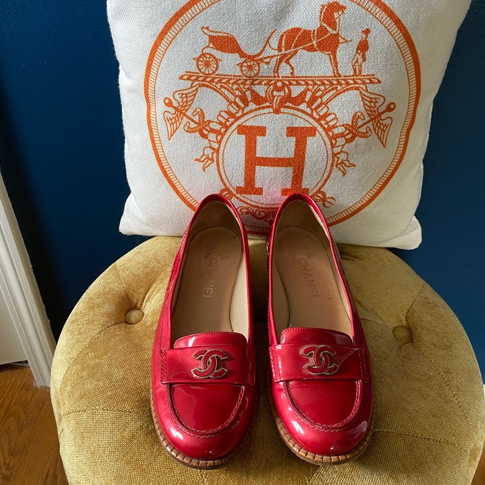 CHANEL Interlocking CC Logo Red Loafer